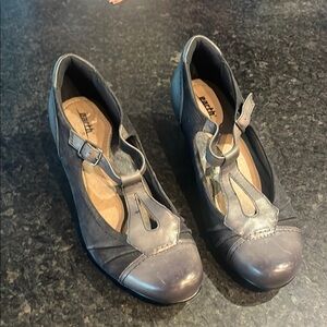 Earth Women's Gray Leather Shoes